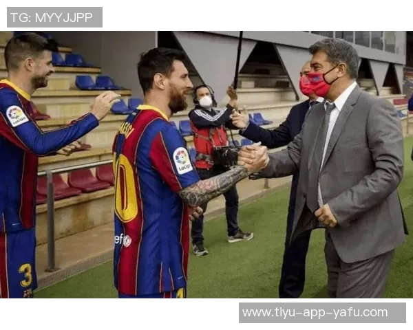 梅西夜访诺坎普引发猜测巴萨未派人参与或因球员临时决定