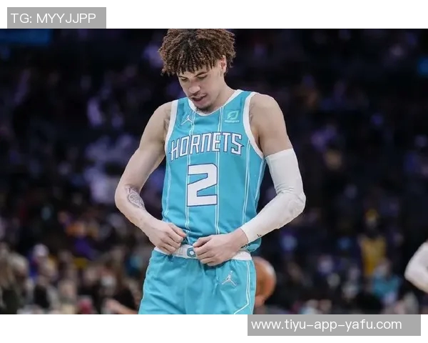 盐贝健人成为荷甲历史首位替补打进10球的球员展现惊人潜力 盐贝健人成为荷甲历史首位替补打进10球的球员展现惊人潜力