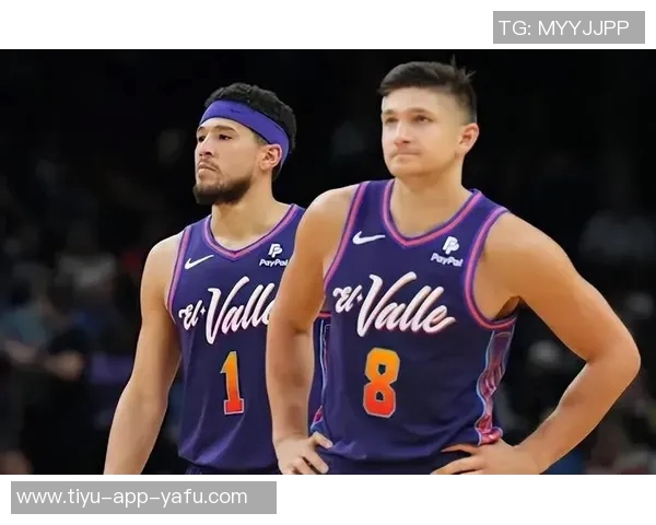 布克回忆赛季初低谷期强调团队拼搏精神与连胜信心