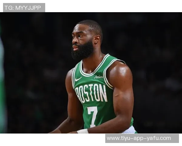 杰伦布朗半场表现出色13投8中贡献18分5助攻正负值高达5